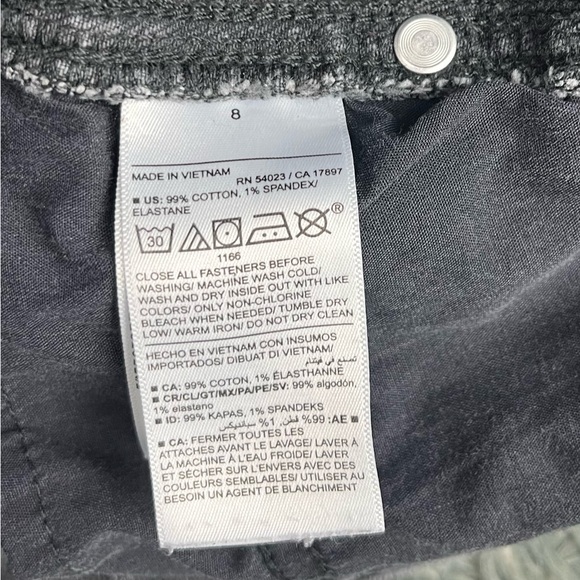 Old Navy Women’s Black Mid-Rise Boyfriend Jean Shorts Size 8 - Picture 5 of 8